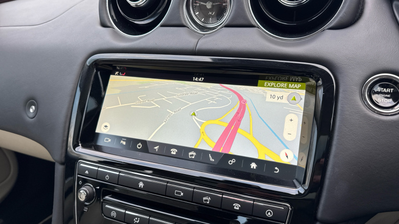 Jaguar XJ 3.0d V6 Portfolio 4dr Auto Diesel Saloon